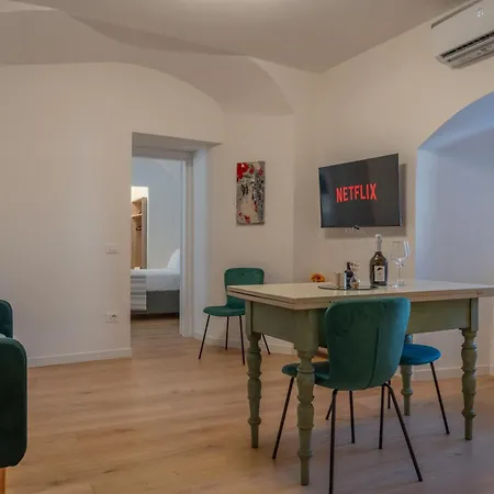Apartamento La Dell'arco - San Pietro Arch - Italywego *